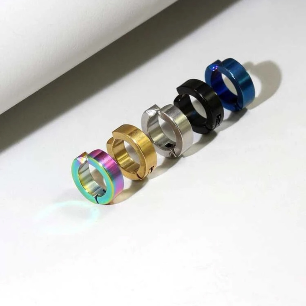 ⭐️ Awesome Single Pierce-less Ear Cuff Available In Various Colors ⭐️
